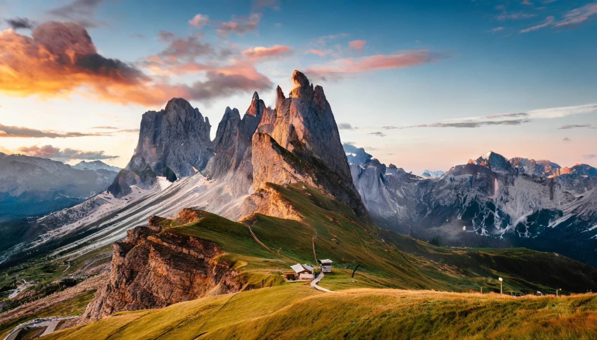 Sunrise view of jagged peaks of the Ragüsela Averau group from Passo di Giau, Dolomiti Alps, Italy.