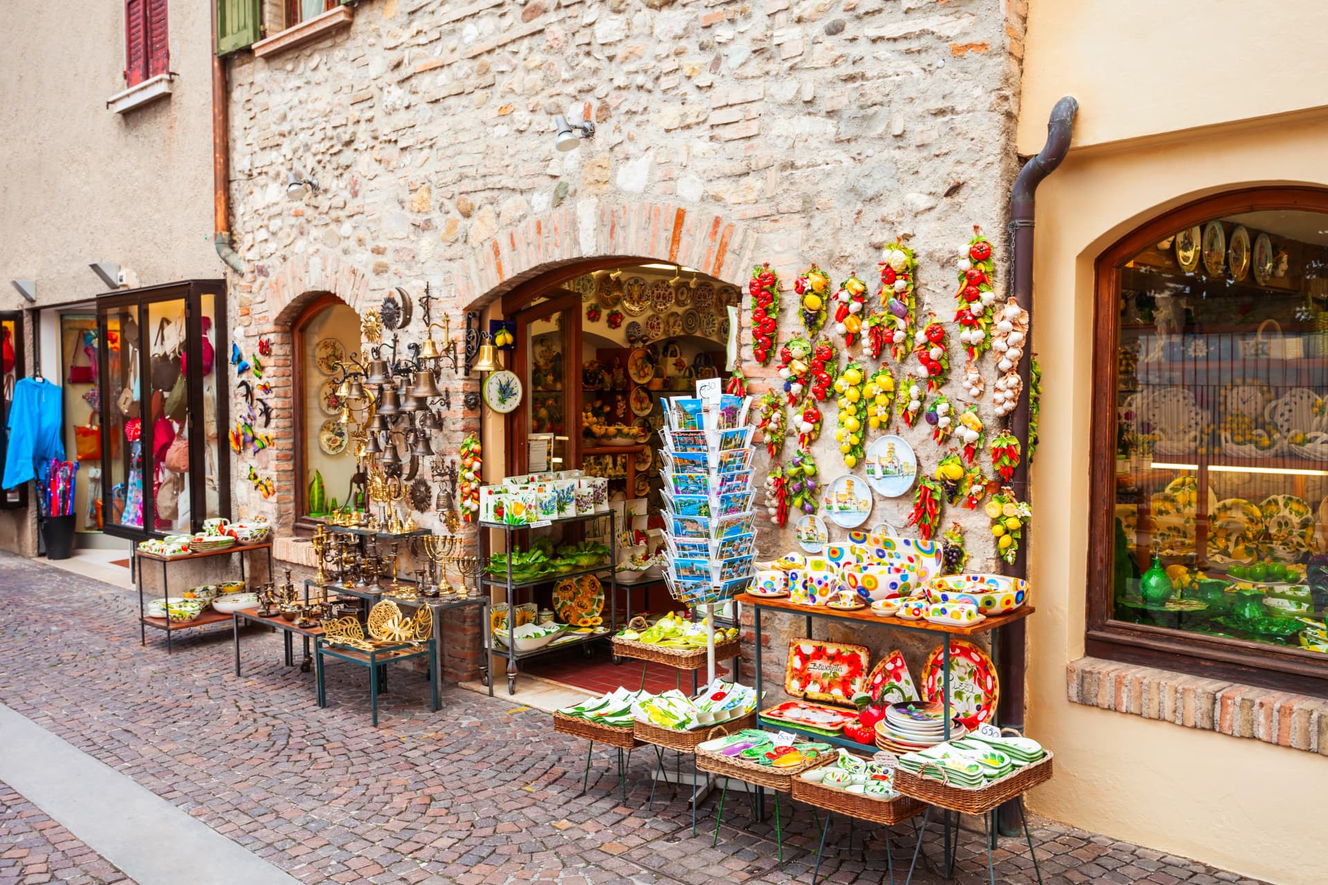 Souvenir shop in Sirmione